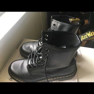 Women Dr. MARTENS 1460 Boot